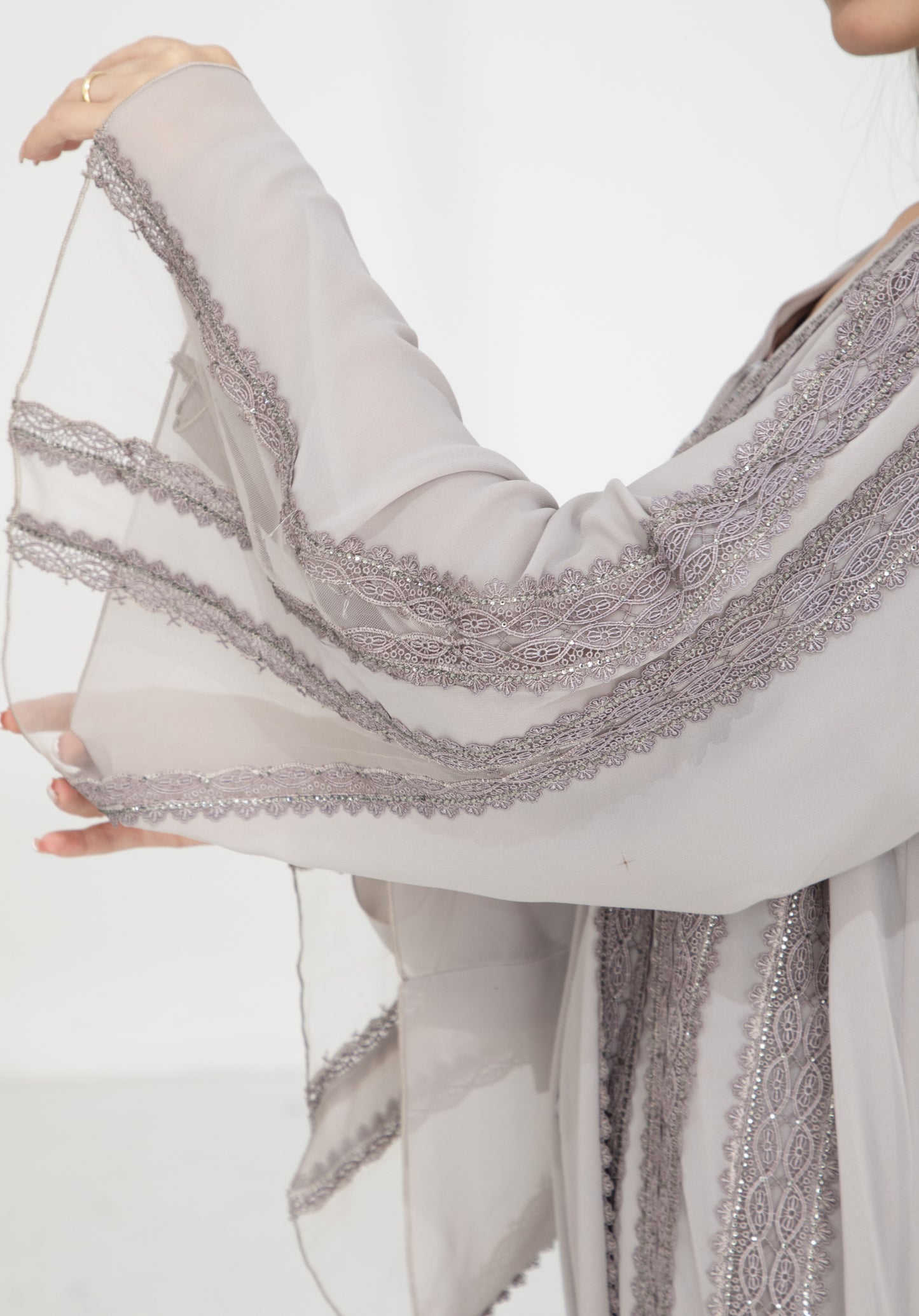 Grey Dantel Abaya