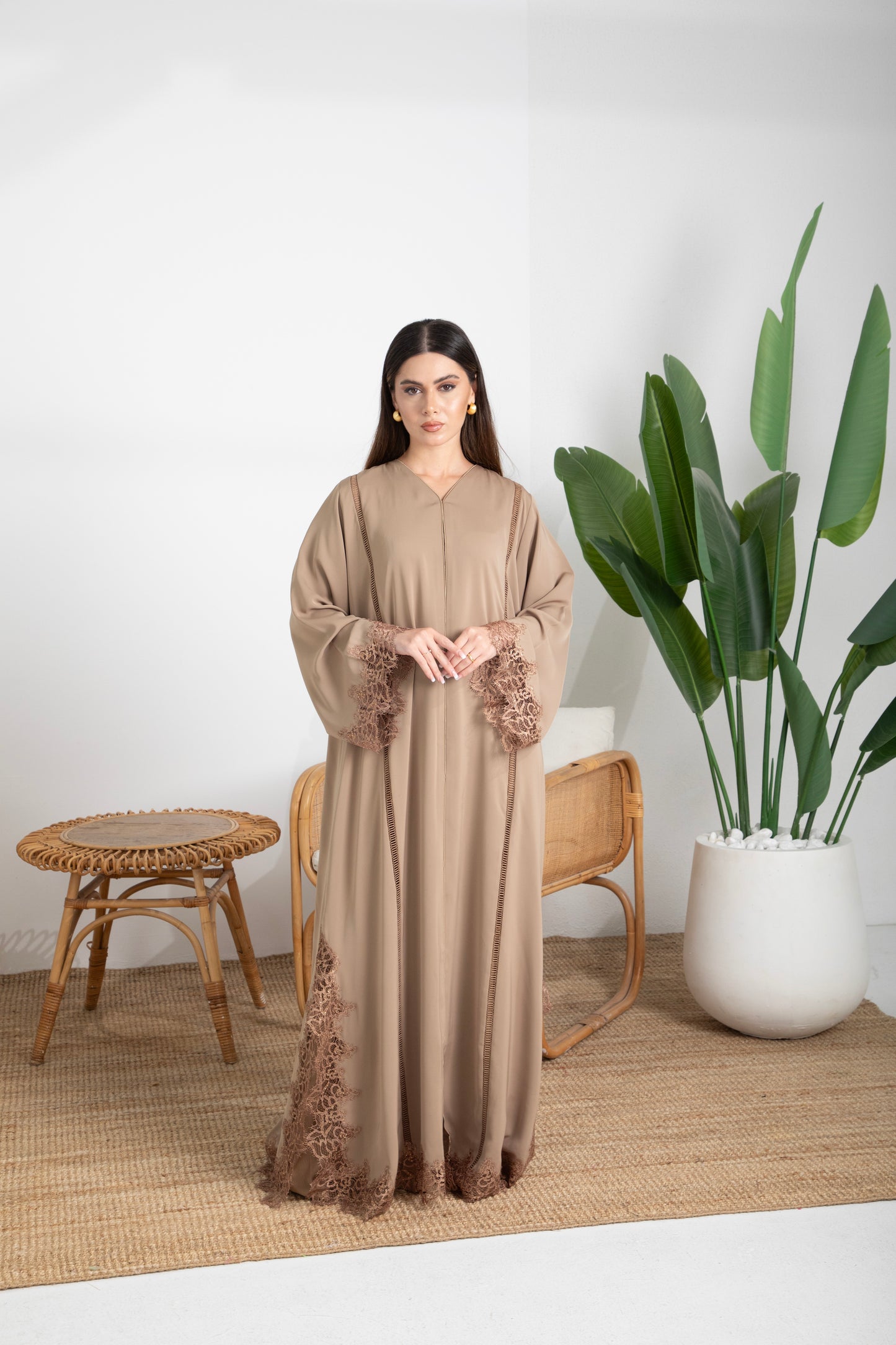Chic Nude Dantel Abaya