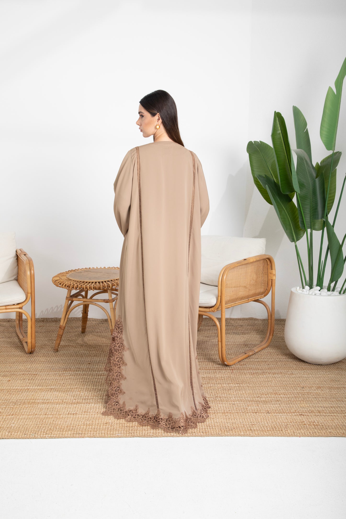 Chic Nude Dantel Abaya