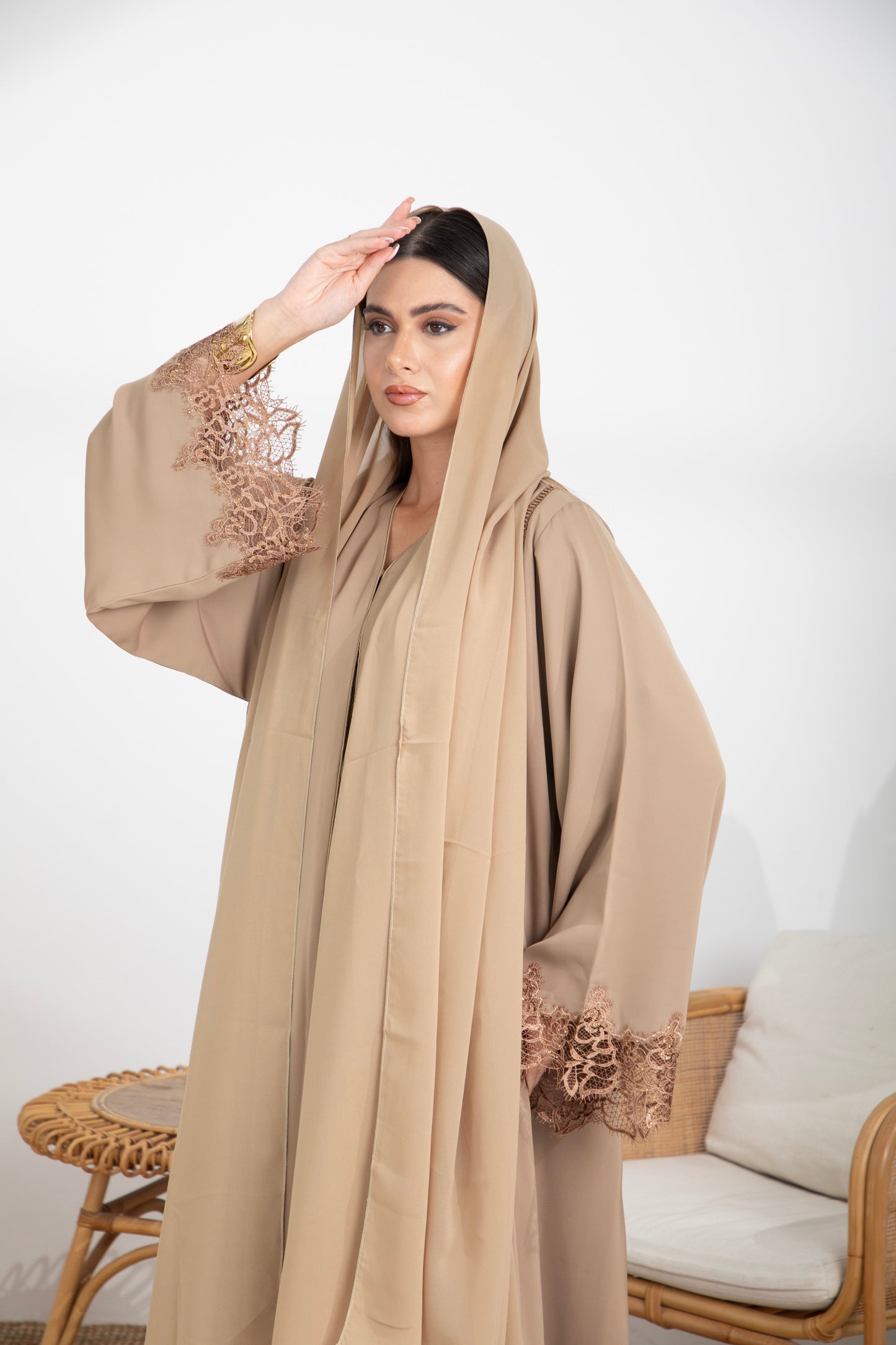 Chic Nude Dantel Abaya