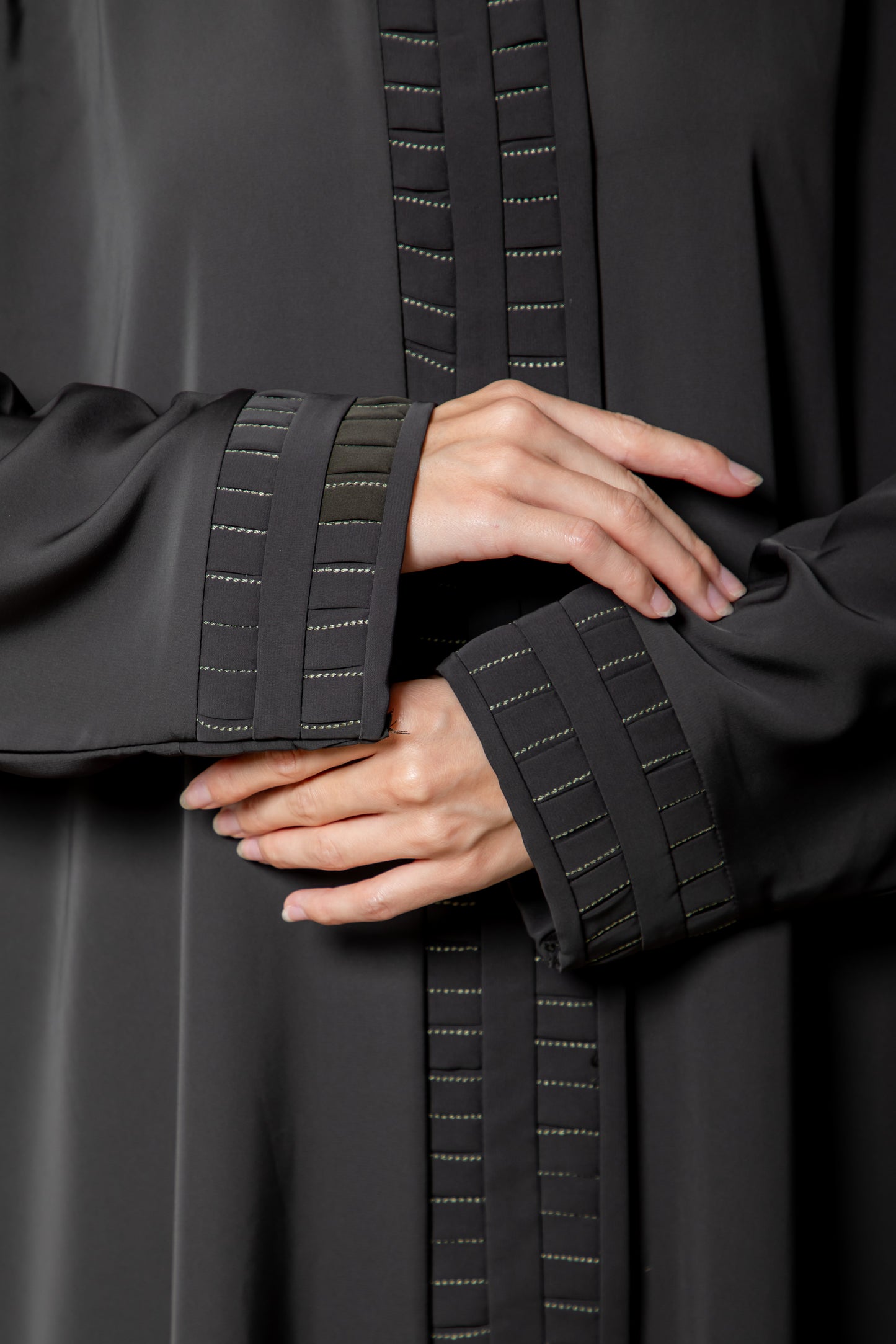 Obsidian Poise Abaya