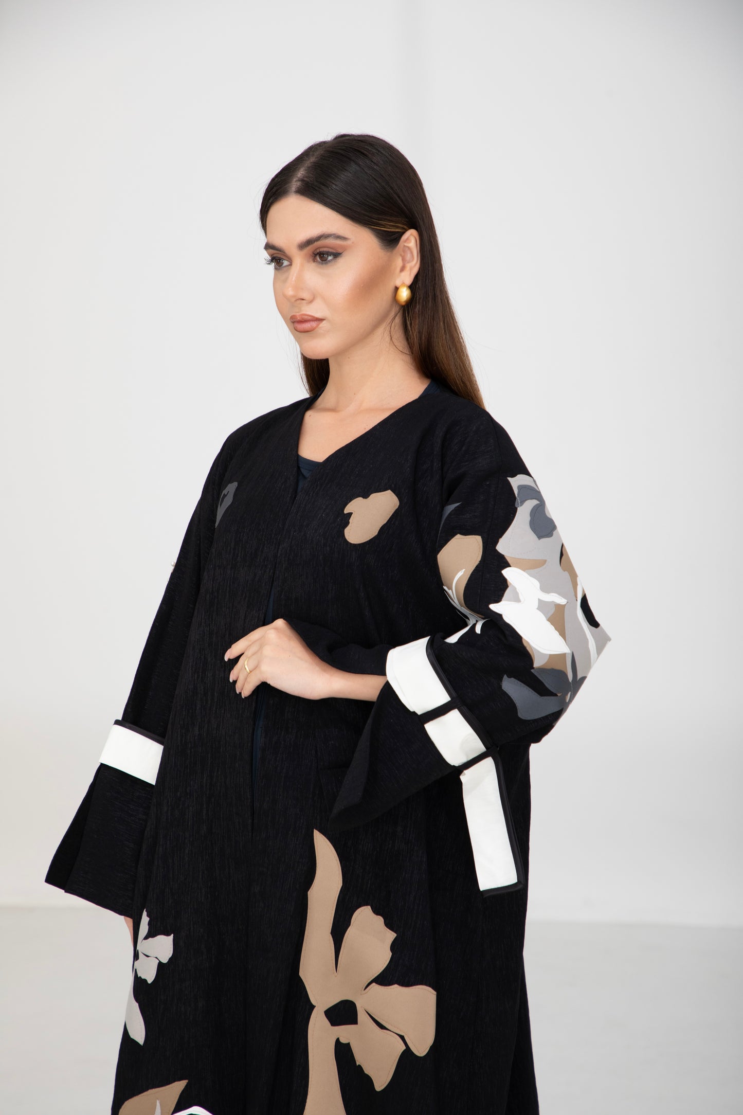 Monochrome Black Abaya